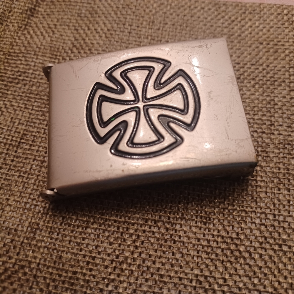 INDEPENDENT skateboarder enameled belt buckle